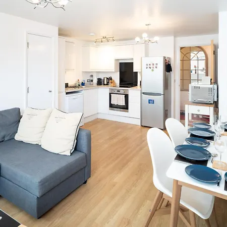 Wonderful Flat Sleeps 4 Near To Centre And Venues *