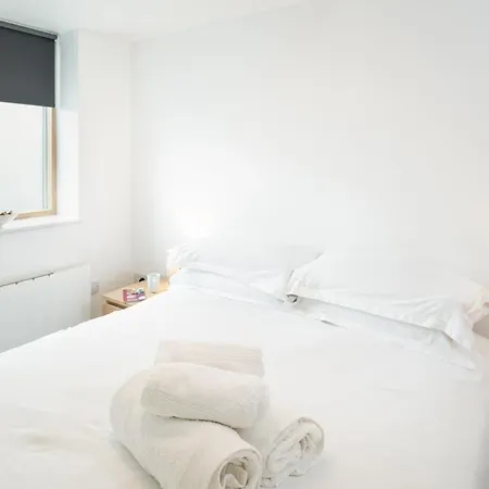 Wonderful Flat Sleeps 4 Near To Centre And Venues Apartment *