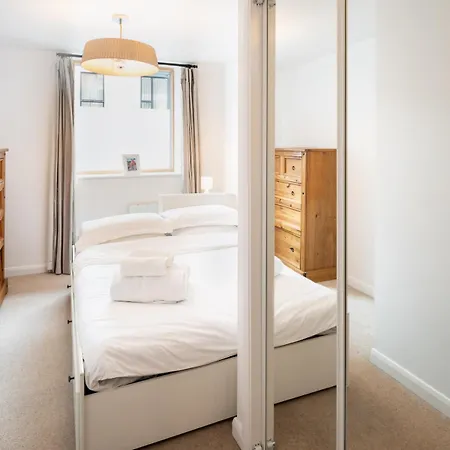 Wonderful Flat Sleeps 4 Near To Centre And Venues Apartment *