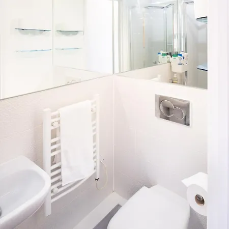 Wonderful Flat Sleeps 4 Near To Centre And Venues *