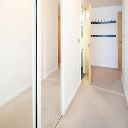 Wonderful Flat Sleeps 4 Near To Centre And Venues Apartment