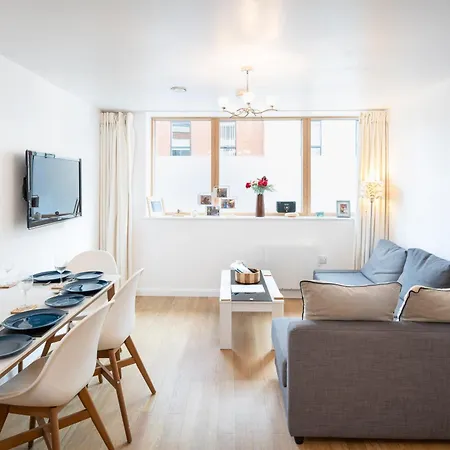 Wonderful Flat Sleeps 4 Near To Centre And Venues Apartment
