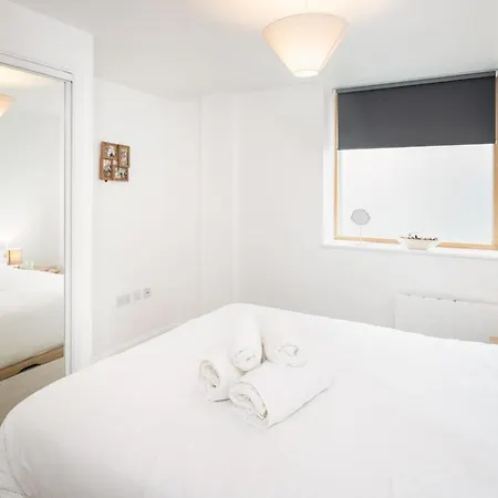 Wonderful Flat Sleeps 4 Near To Centre And Venues Apartment Bristol