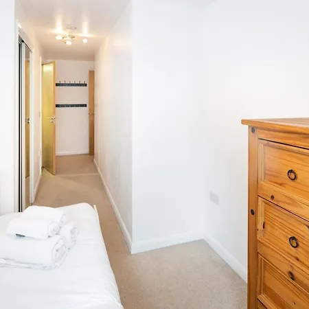 Wonderful Flat Sleeps 4 Near To Centre And Venues Apartment